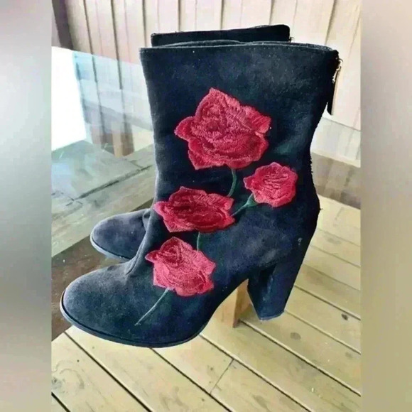 Intentionally Blank Black Embroidered Rose Boots Size 39 - Picture 3 of 11